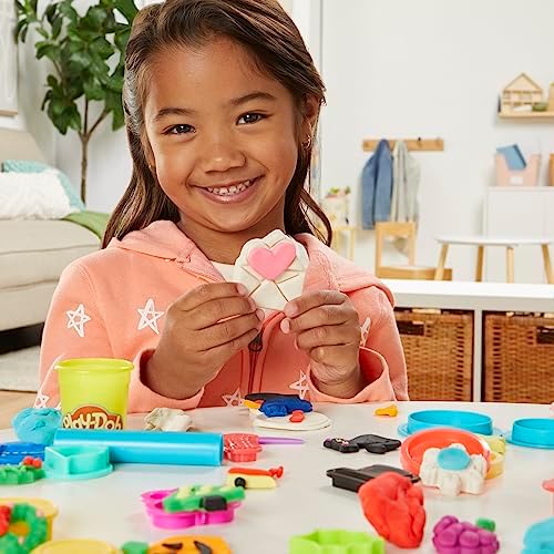 Play-Doh Holiday Set of Tools, 43 Accessories & 10 Colors, Kids Arts & Crafts, Preschool Toys for Girls & Boys, for Kids, Ages 3+ (Amazon Exclusive)