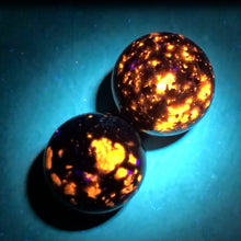 Load image into Gallery viewer, LUMENSHOOTER S3 365nm UV Flashlight with 3 LEDs, Powerful Blacklight Flashlights for Pet Urine Detection, Resin Curing, Rocks, Scorpion