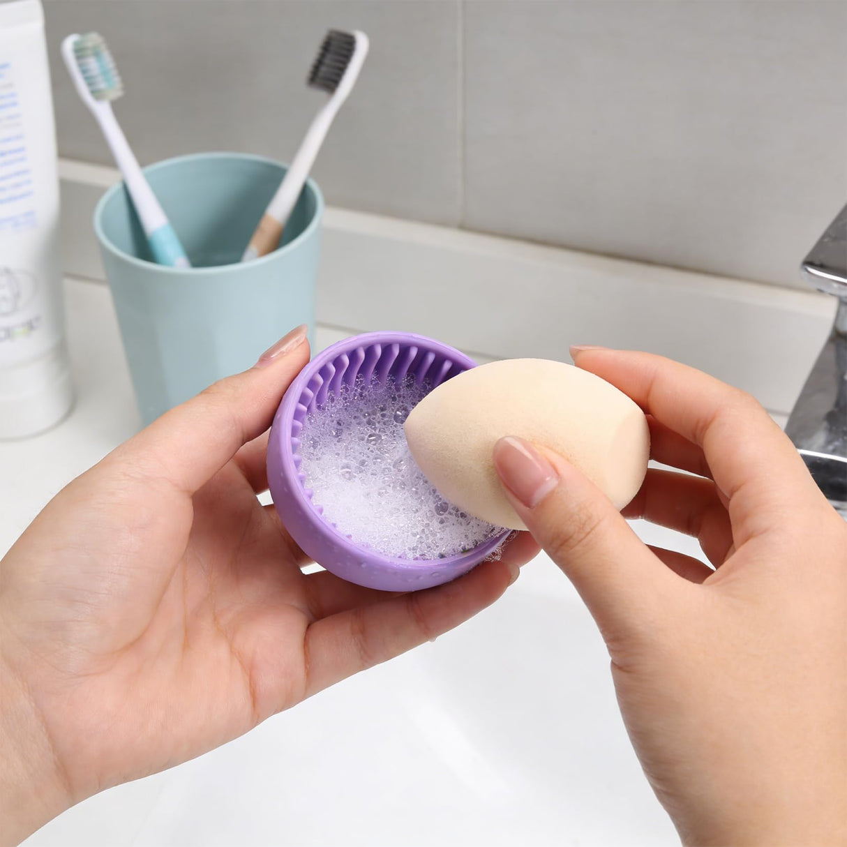 Silicone Makeup Brush Cleaner Bowl – Portable Cosmetic Brush Scrubber Mat & Washing Tool – Textured Cleaning Cup for Face & Eye Brushes – Manual Beauty Sponge Washer for Travel & Home(Purple)