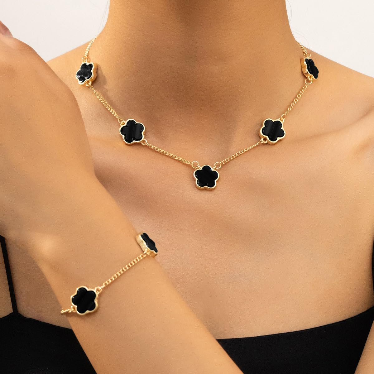 1 PC Five-Leaf Clover Flower Necklace, Black and Gold Tone Chain Jewelry for Women, Trendy Accessory for Casual Wear, Fashionable Jewelry for Her (Black&Gold)