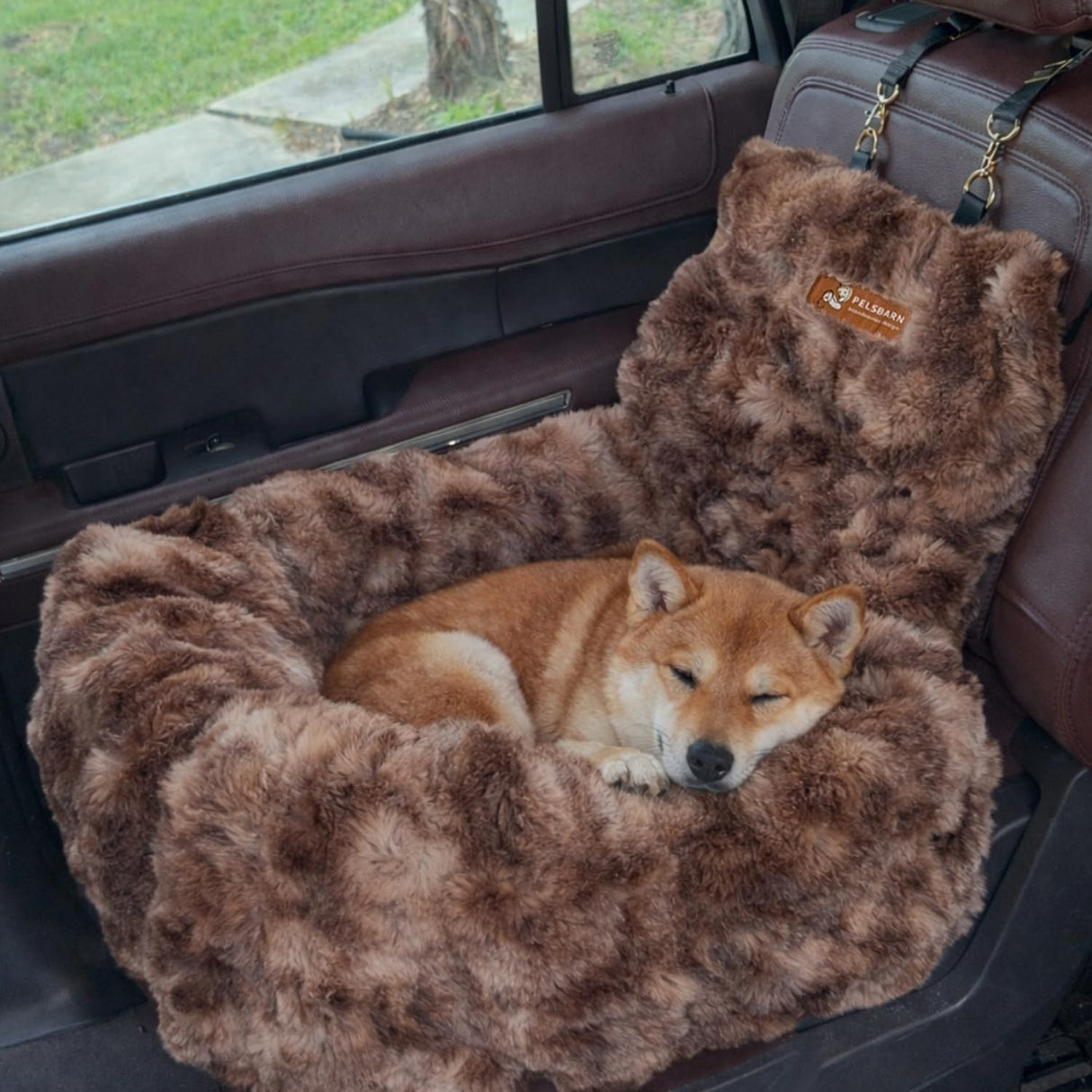Pelsbarn Luxurious Cozy Car Bed - Small Luxury Travel Dog Bed with Safety Belt - Ultra Soft Faux Fur - Brown