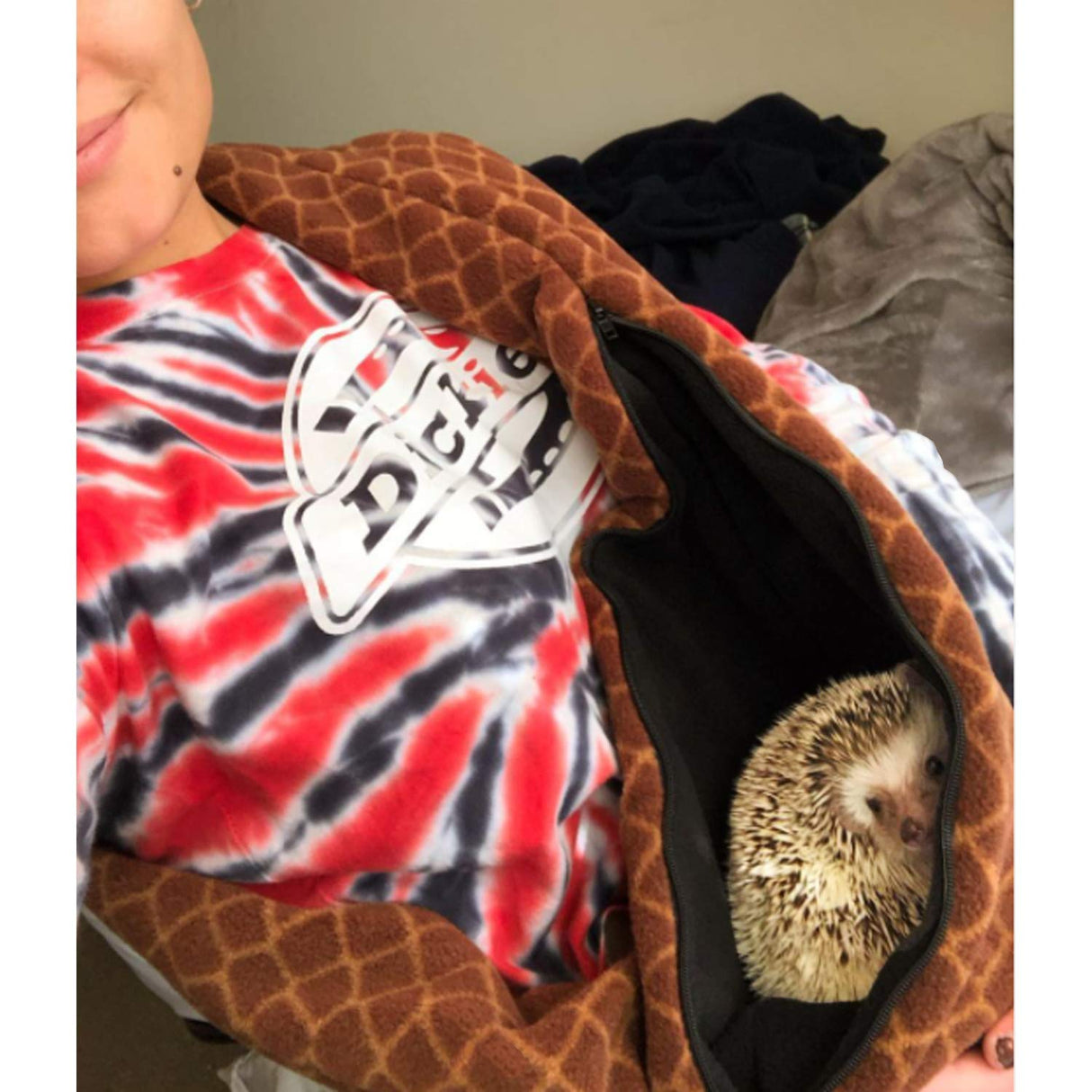 Pet Bonding Scarf - Carry Bonding Pouch - for Chinchillas, Hedgehogs, Rats, Sugar Gliders, Guinea Pigs, Rabbits, Hamsters, Gerbils, Squirrels, Ferrets, Kittens, Parrots, Birds, Reptiles (Black)
