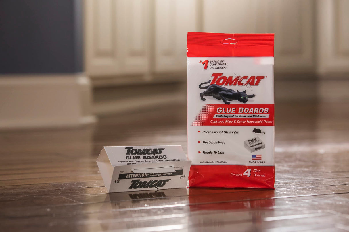 Tomcat Glue Boards with Immediate Grip Glue for Mice, Cockroaches, and Insects, Ready-to-Use, 8-Pack (32 Glue Boards)