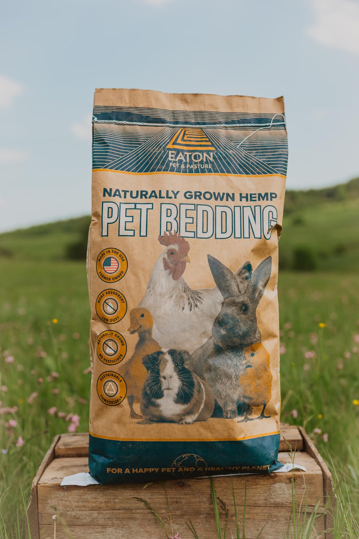 Eaton Pet and Pasture, Naturally Grown Hemp Pet Bedding for Chickens, Nesting Boxes, Rabbits, Hamsters, Small Pets, Highly Absorbent, Hypoallergenic, Eco-Friendly, Farmer Owned 28L