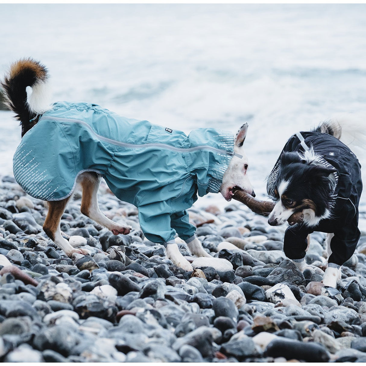 Hurtta Rain Blocker, Dog Raincoat, Raven, 26 in