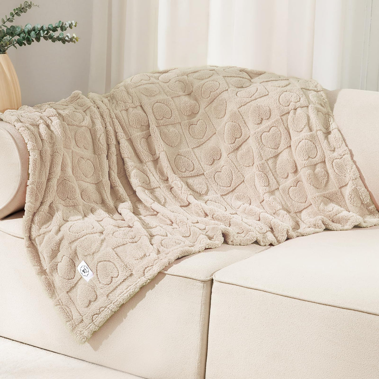Luciphia 1 Pack 2 Small Dog Blanket Washable Pet Bed Cover Soft Fluffy Puppy Blanket with Premium Fleece 300GSM Cozy Calming Cat Blankets for Indoor Cats Beige 30x20 inch