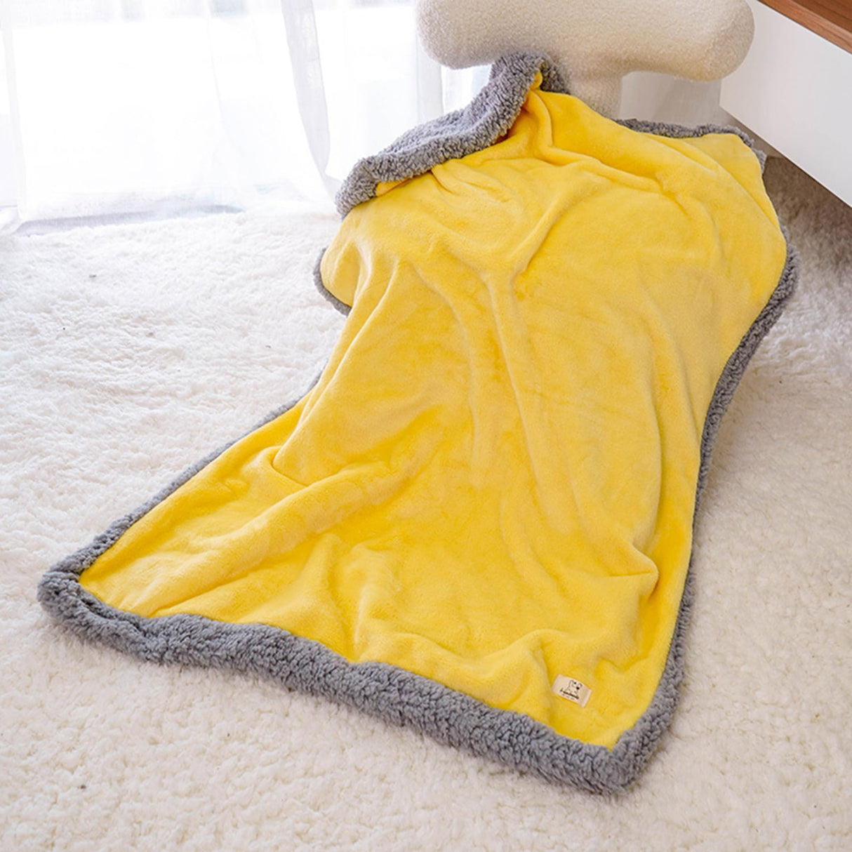XIEMINLE Thick Pet Blankets, Calming Dog Blanket Machine Washable, Warm Cat Blanket for Bed Couch Sofa, Pet Throw Cats Dogs Mat, Fleece Blanket for Dogs and Cats (Yellow,100x70cm)
