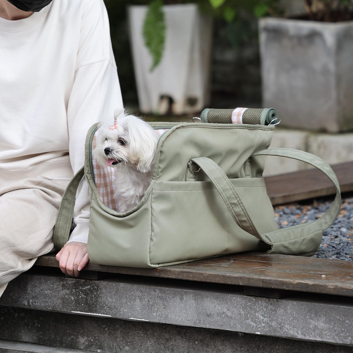 Pet Dog Casual Crossbody Bag, Hands-Free One Shoulder Soft Edged Pet Bag, Fully Open Sunroof Cover with Mesh Window and Large Front Pocket, Pet Carrier Purse for Small Dog Cat(Can Hold 10 Pounds)