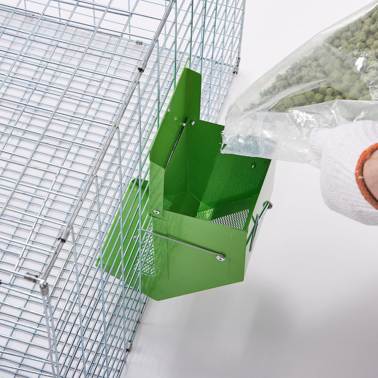 CounttyLivin Metal Small Animal Feeder with Lid, Heavy Duty, Large Capacity Food Dispenser, Great for Rabbits, Guinea Pigs, Chinchillas and Other Small Animals. (4.6 inch, Green)