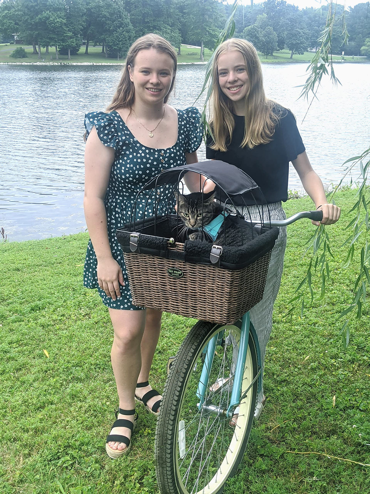 Travelin K9 Pet-Pilot MAX Wicker Bike Basket for Dogs/Cats - Includes Wire Cage Top w/Sun Shade + Plush Removable Padded Liner