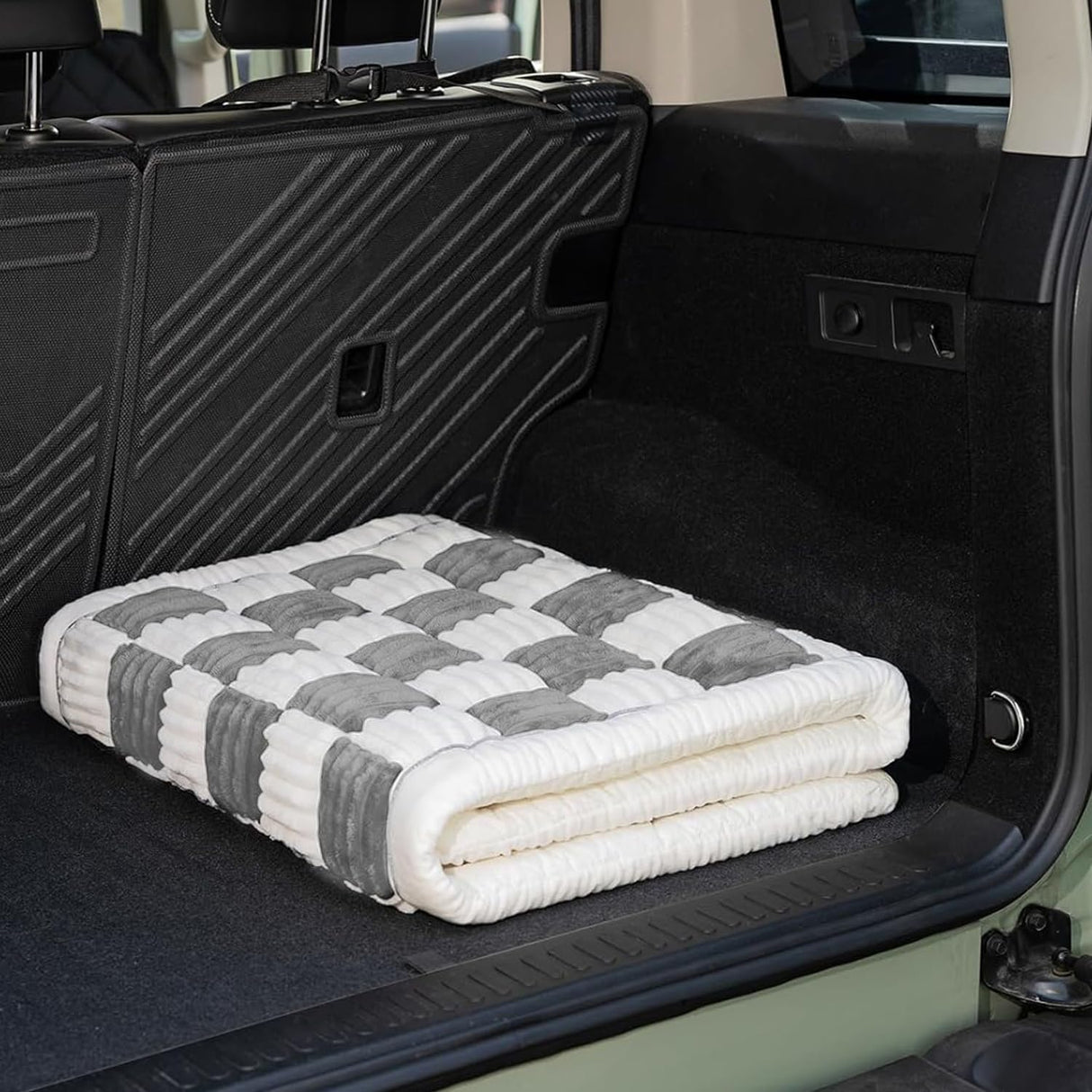 TiInsta Backseat Pet Bed Mat,Dog Bed for Car,Dog Seat Cover for Car Back Seat, Non-Slip Travel Pet Mat, Fit for Backseat Extenders and Seat Covers (Light Gray&White)
