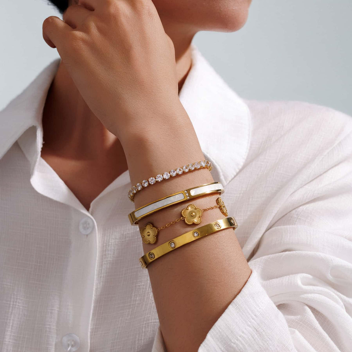 SEADAY 18K Gold Plated Stackable Bangles Bracelets for Women - 4 Pcs Gold Bracelet Set Trendy Stainless Steel Fashion Accessories, Dainty Stacked Jewelry Set Gift for Daily Wear Five Leaf Clover