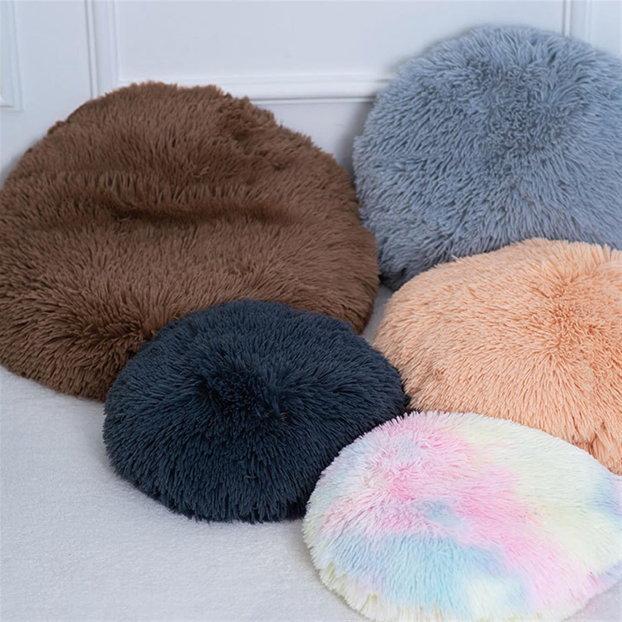 BESTORI Round Calming Dog Bed Machine Washable Warm Anti-Anxiety Pet Bed Soft Plush Cushion for Small Medium Large Dogs and Cats, Rose Red, 31.5" L x 31.5" W