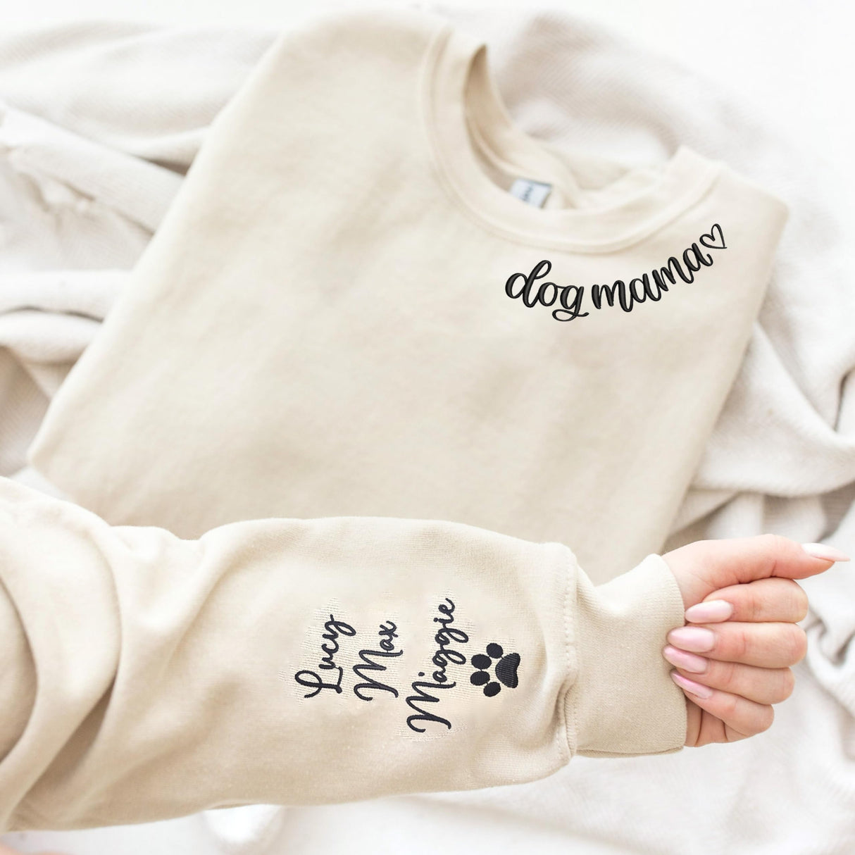 NAZENTI Custom Embroidered Dog Mom Sweatshirt with Pet Name on Sleeve, Dog Mama Sweatshirt, Crewneck or Hoodie, Fur Mama (4)