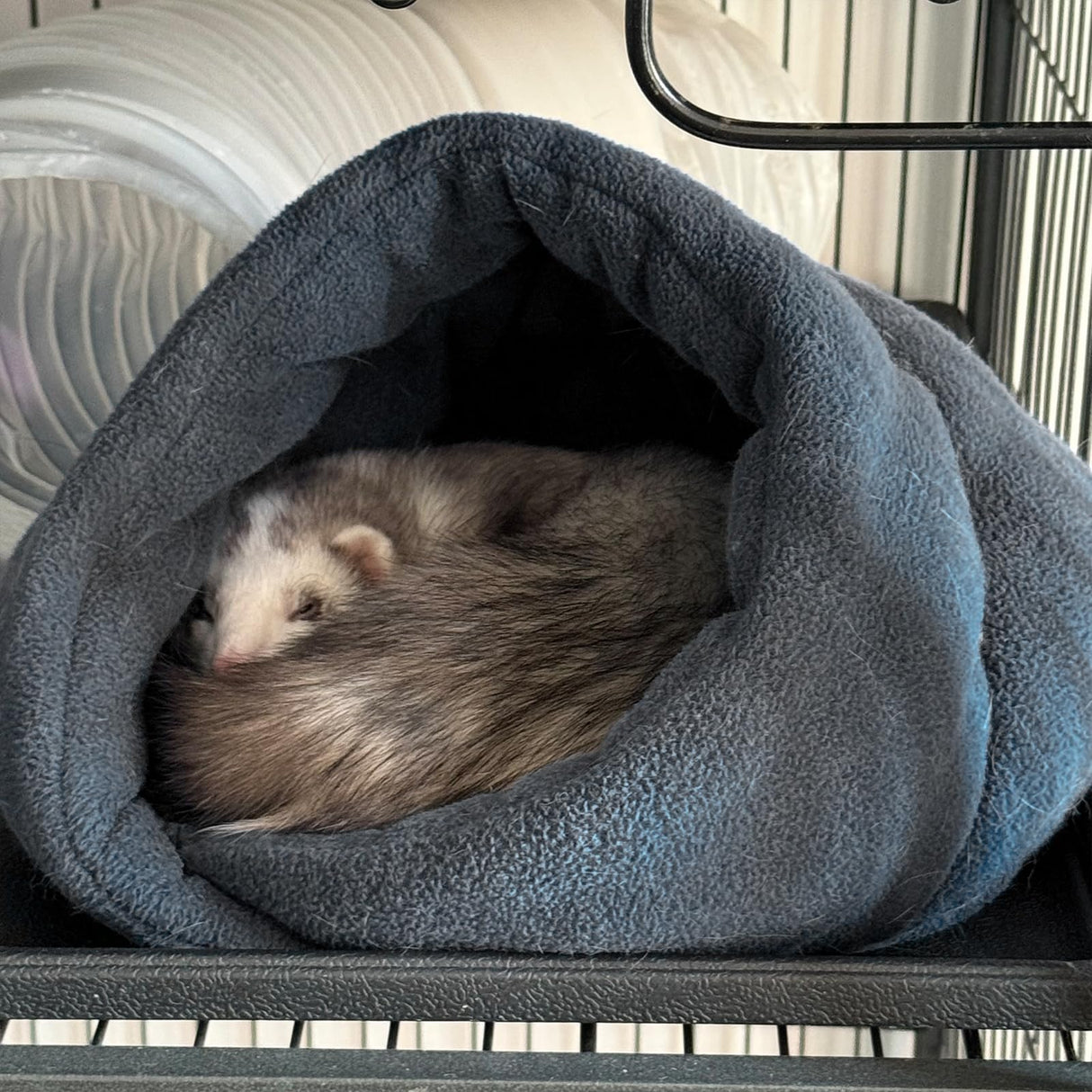 Ferret Bed Cave and Hideouts Comfortable，Ferret Hideaway Bed Accessories for Cage Ferret Beds and Hideouts Safe & Cozy for All Ages Ferrets(Grey) (Grey)