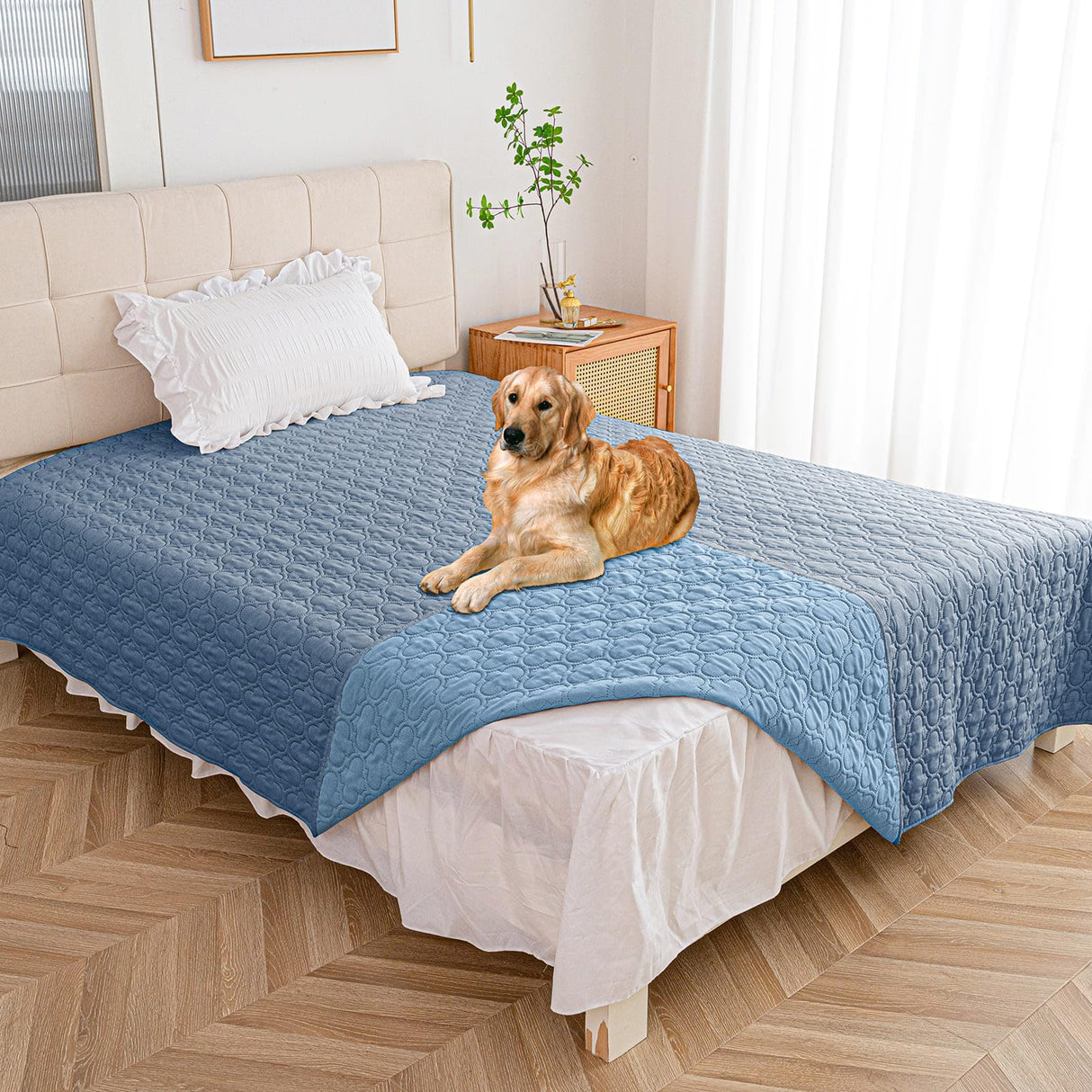 Bigbeer Waterproof Blanket for Bed, Reversible Dog Couch Cover Pet Sofa Furniture Protector Machine Washable King Size(82x102 Inch, Lightblue+Darkblue)