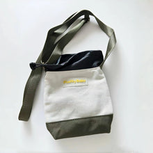 Load image into Gallery viewer, Pet Dog Training Treat Snack  Feed Pocket Pouch Multifunctional Pouch Food Crossbody Bag Pocket Dogwalking
